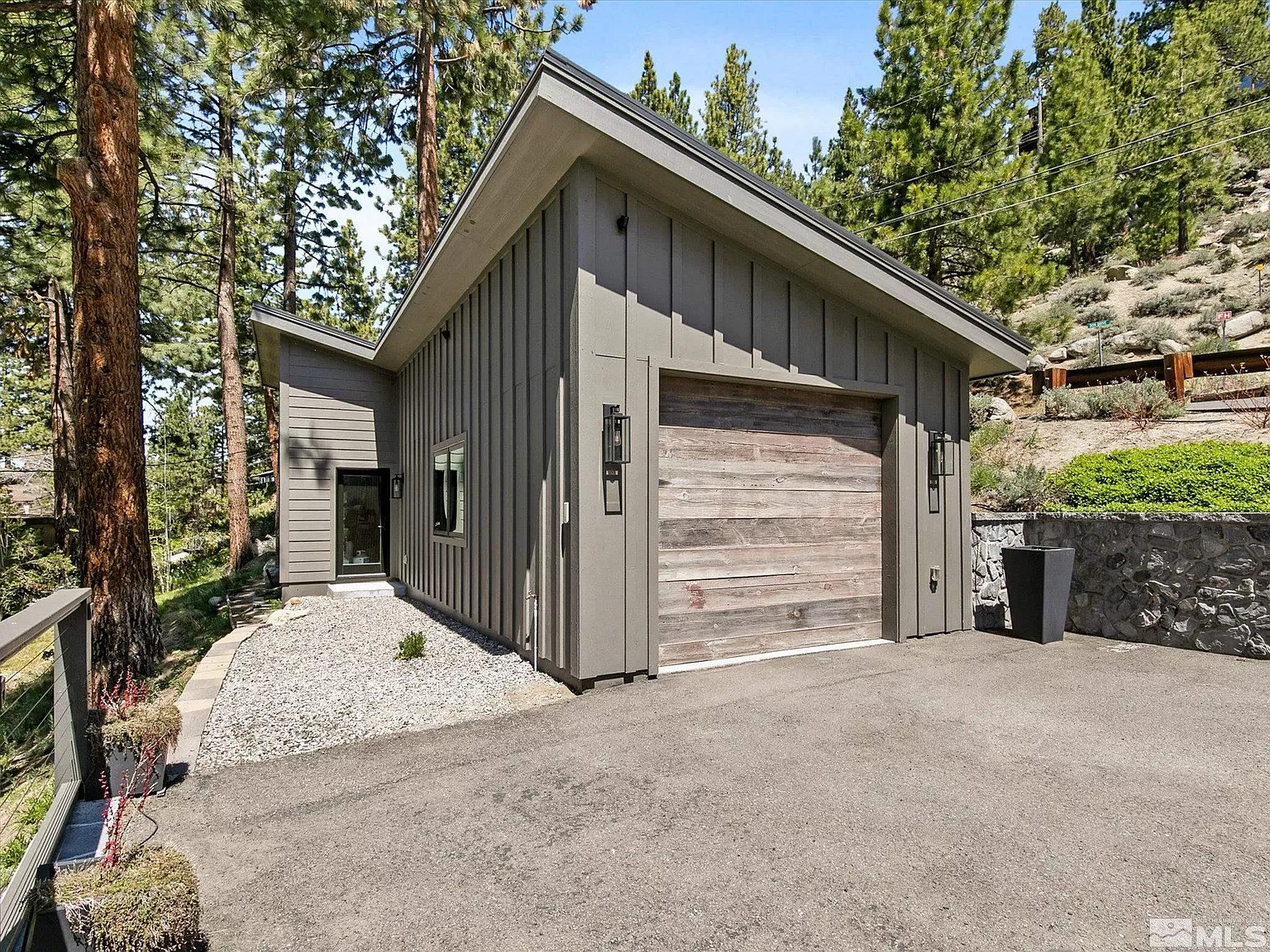 Garage & Driveway