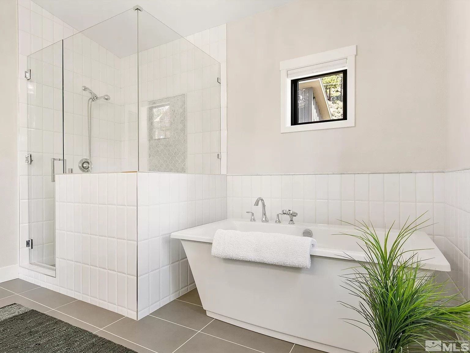 Master Bathroom Soaking Tub and Shower